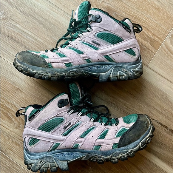 Merrell Green and Pink Lace Up Boots - Picture 3 of 11